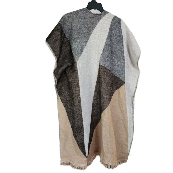 Woman to Women l NWT One Size Geometric Multicolor Poncho - Picture 2 of 4